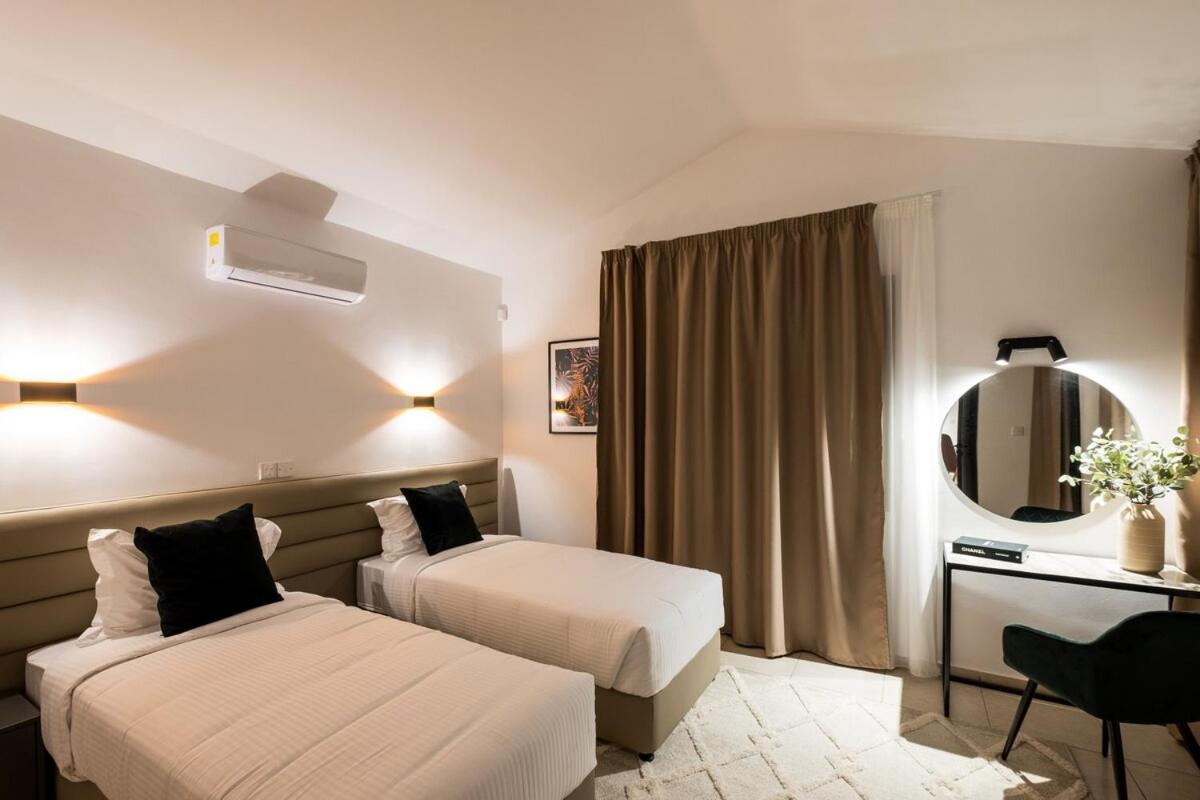 Cocoon Luxury Villa In Coral Bay-3 Min To Beach