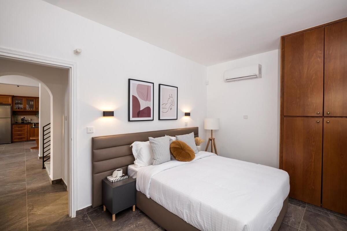 Cocoon Luxury Villa In Coral Bay-3 Min To Beach