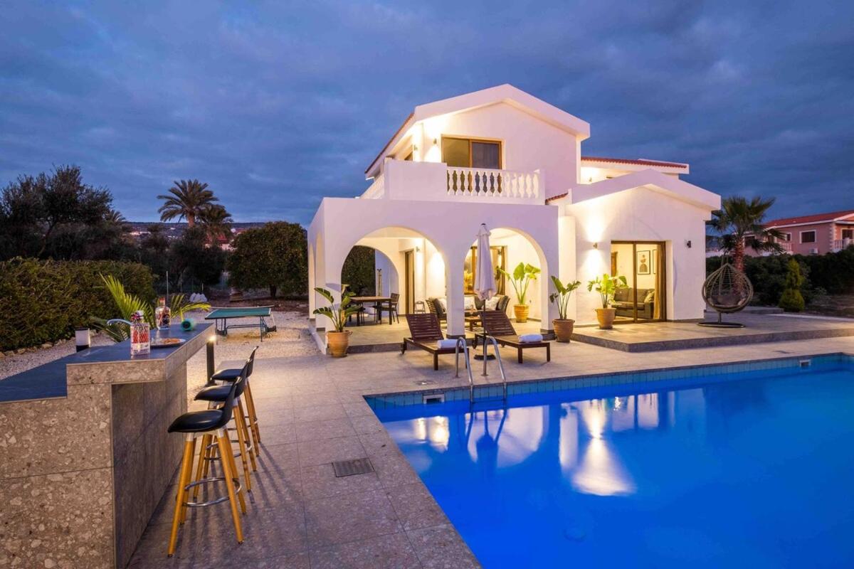 Cocoon Luxury Villa In Coral Bay-3 Min To Beach