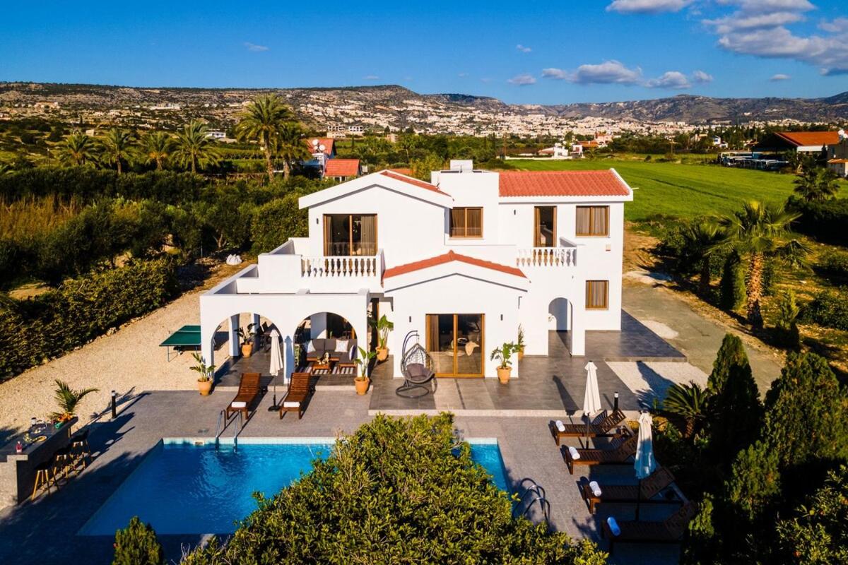 Cocoon Luxury Villa In Coral Bay-3 Min To Beach
