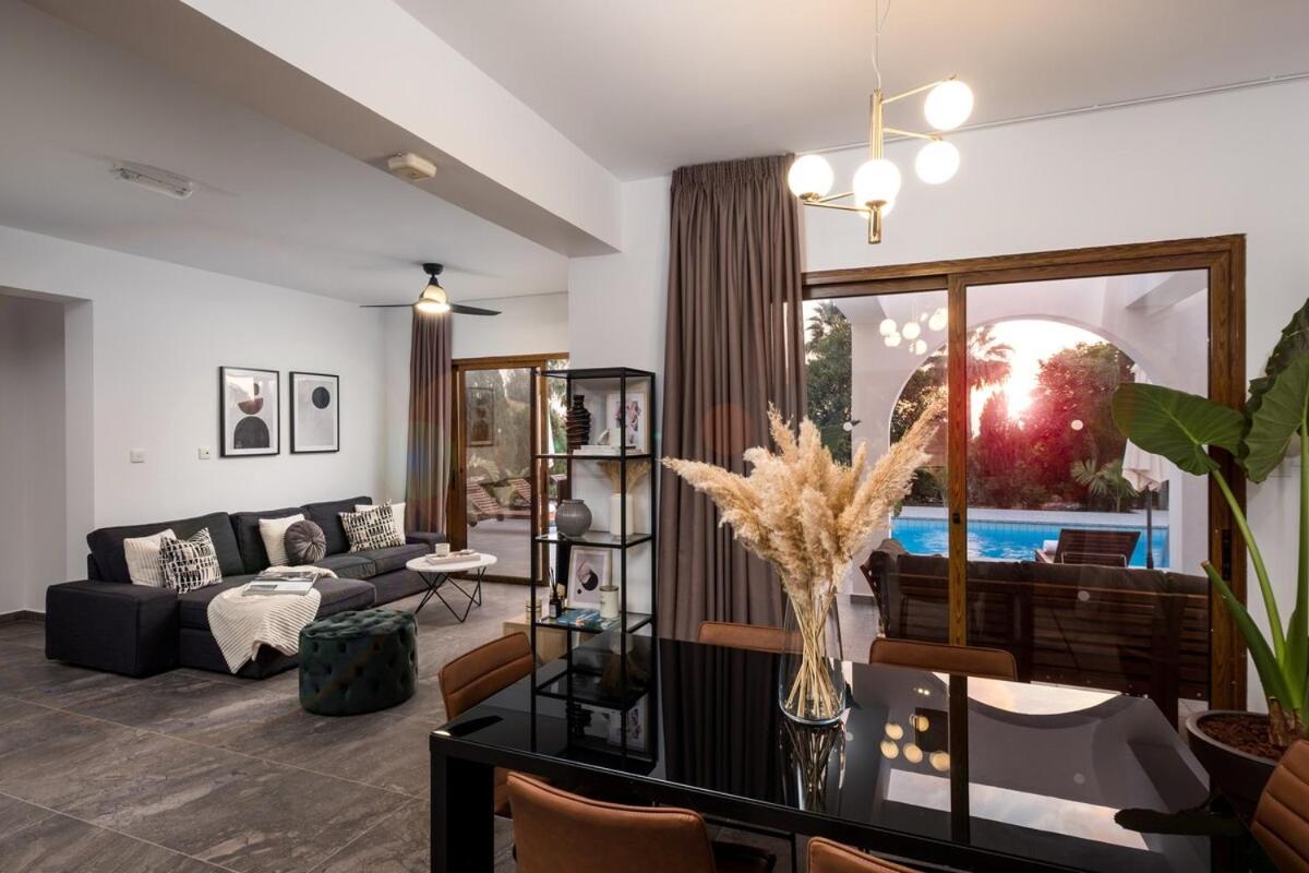 Cocoon Luxury Villa In Coral Bay-3 Min To Beach
