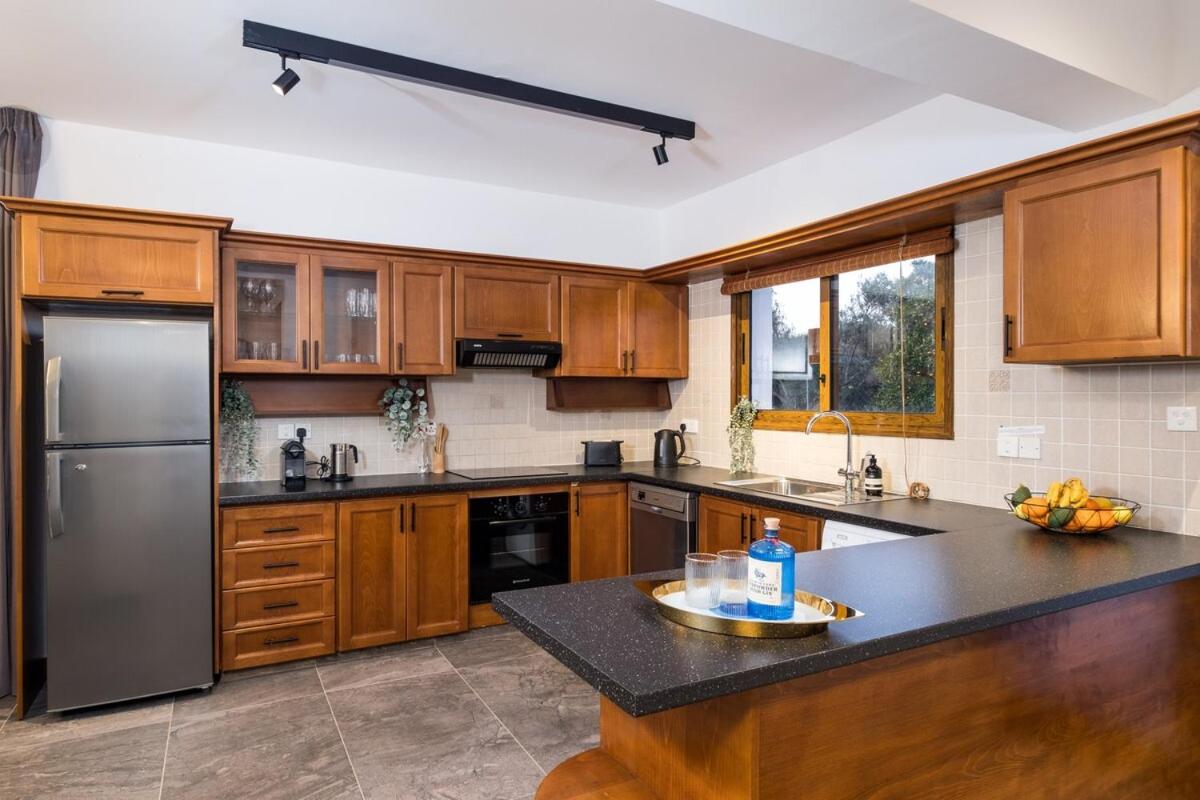 Cocoon Luxury Villa In Coral Bay-3 Min To Beach