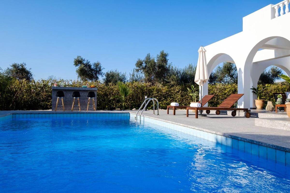 Cocoon Luxury Villa In Coral Bay-3 Min To Beach