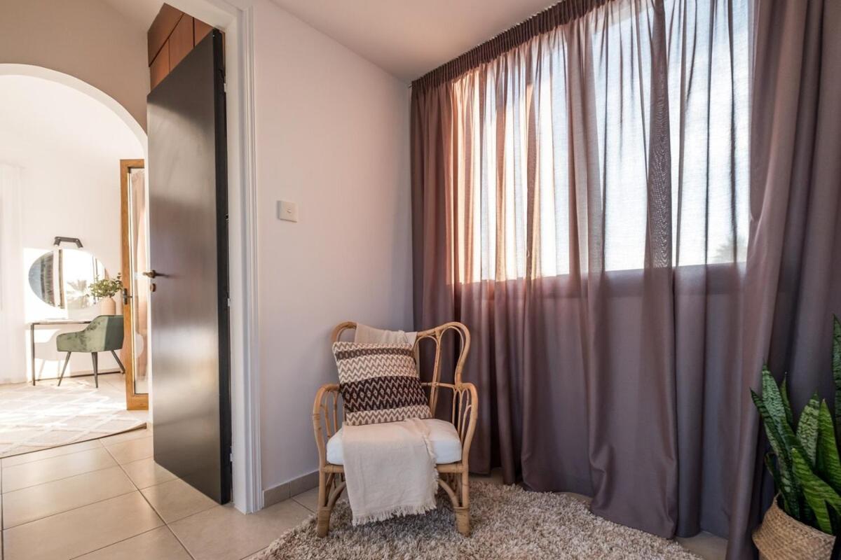 Cocoon Luxury Villa In Coral Bay-3 Min To Beach