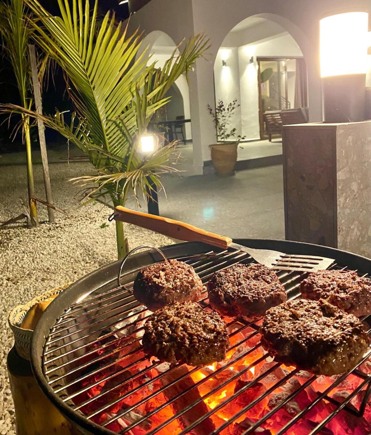 Cocoon Luxury Villa In Coral Bay-3 Min To Beach