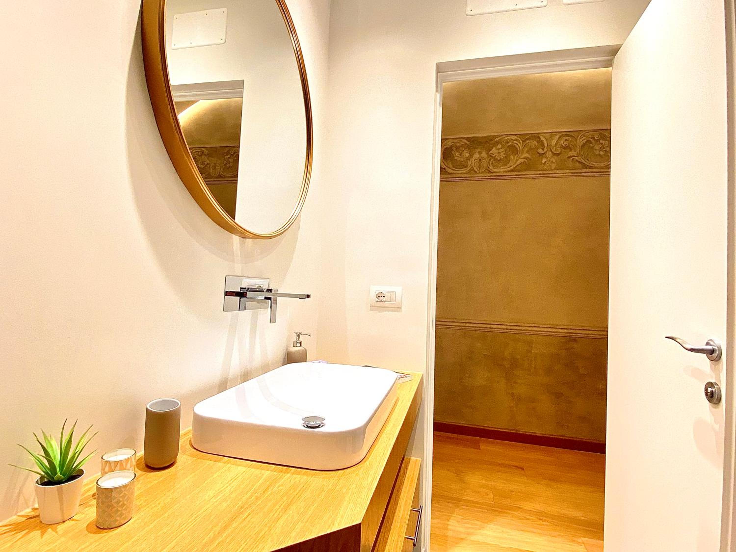 Stunning San Lorenzo 19 Apt - Rolli Palace - Free Private Parking Included!