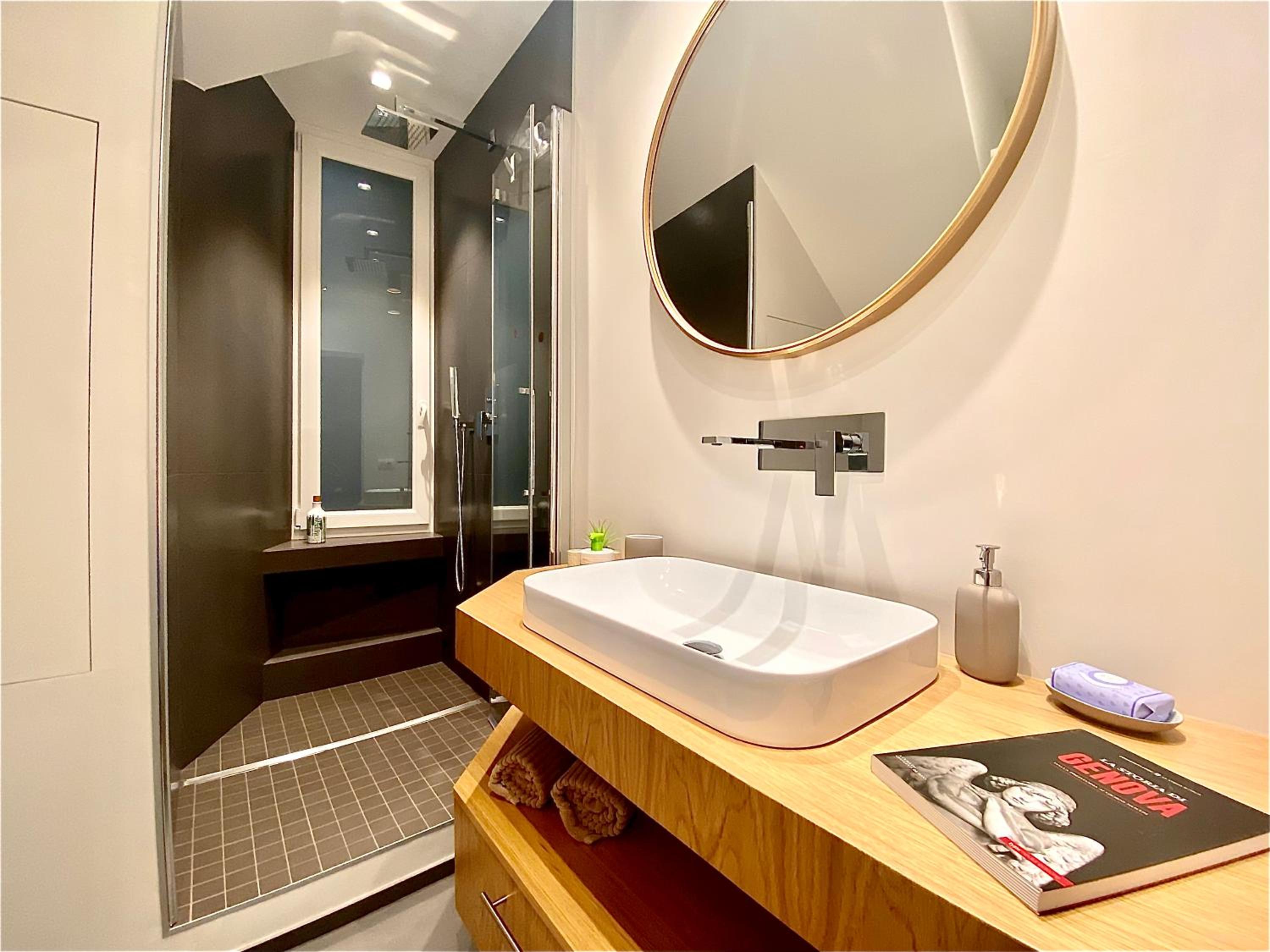 Stunning San Lorenzo 19 Apt - Rolli Palace - Free Private Parking Included!