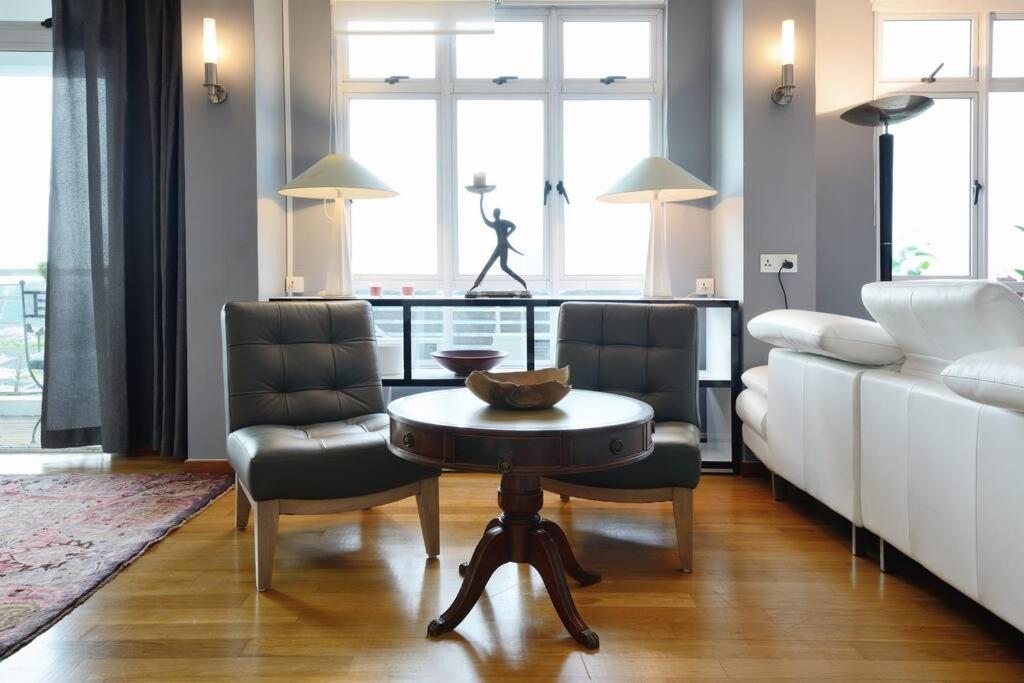 Lavish Retreat: Stylish & Scenic Penthouse