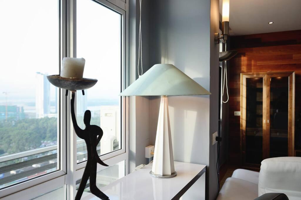 Lavish Retreat: Stylish & Scenic Penthouse