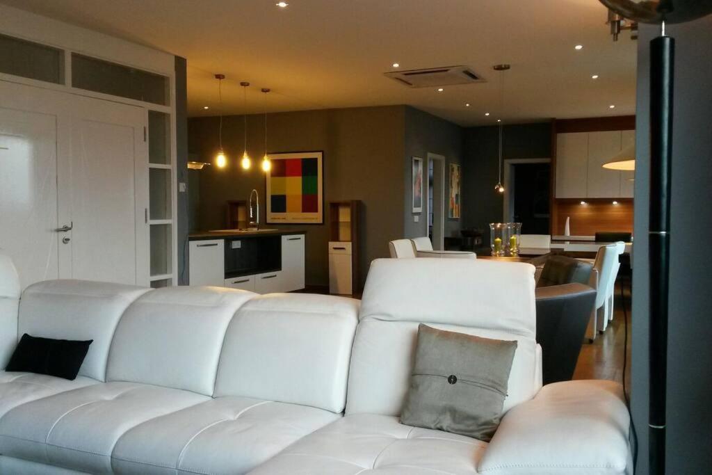 Lavish Retreat: Stylish & Scenic Penthouse