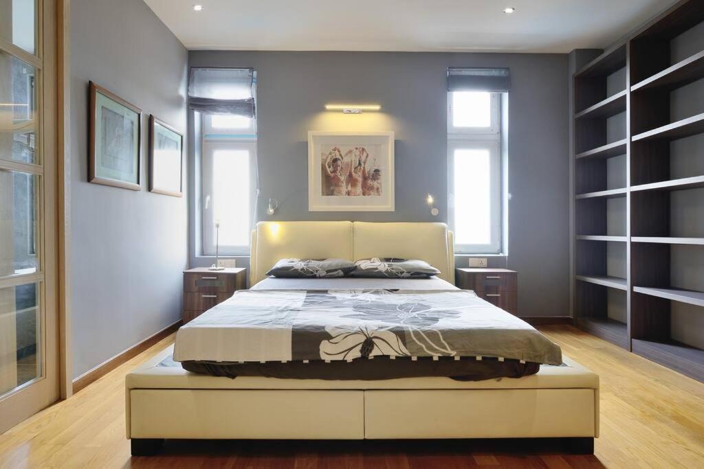 Lavish Retreat: Stylish & Scenic Penthouse