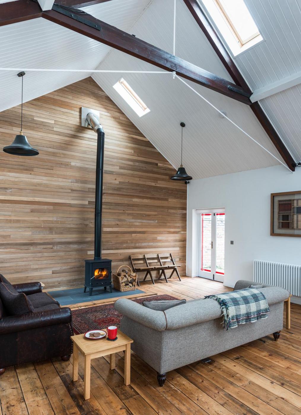 CHESTER'S ONLY TIN CHAPEL - UNIQUE, SPACIOUS 2 BEDROOMS, GARDEN AND FREE PARKING view 3
