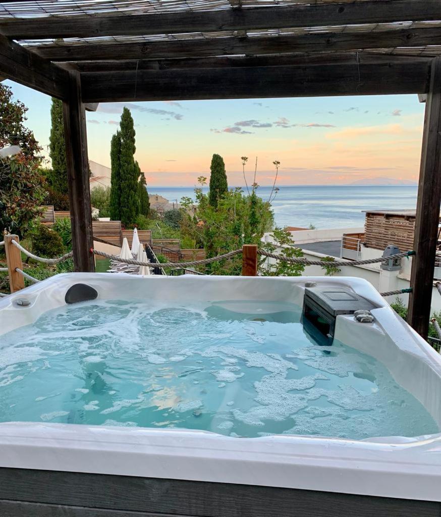 Jacuzzi