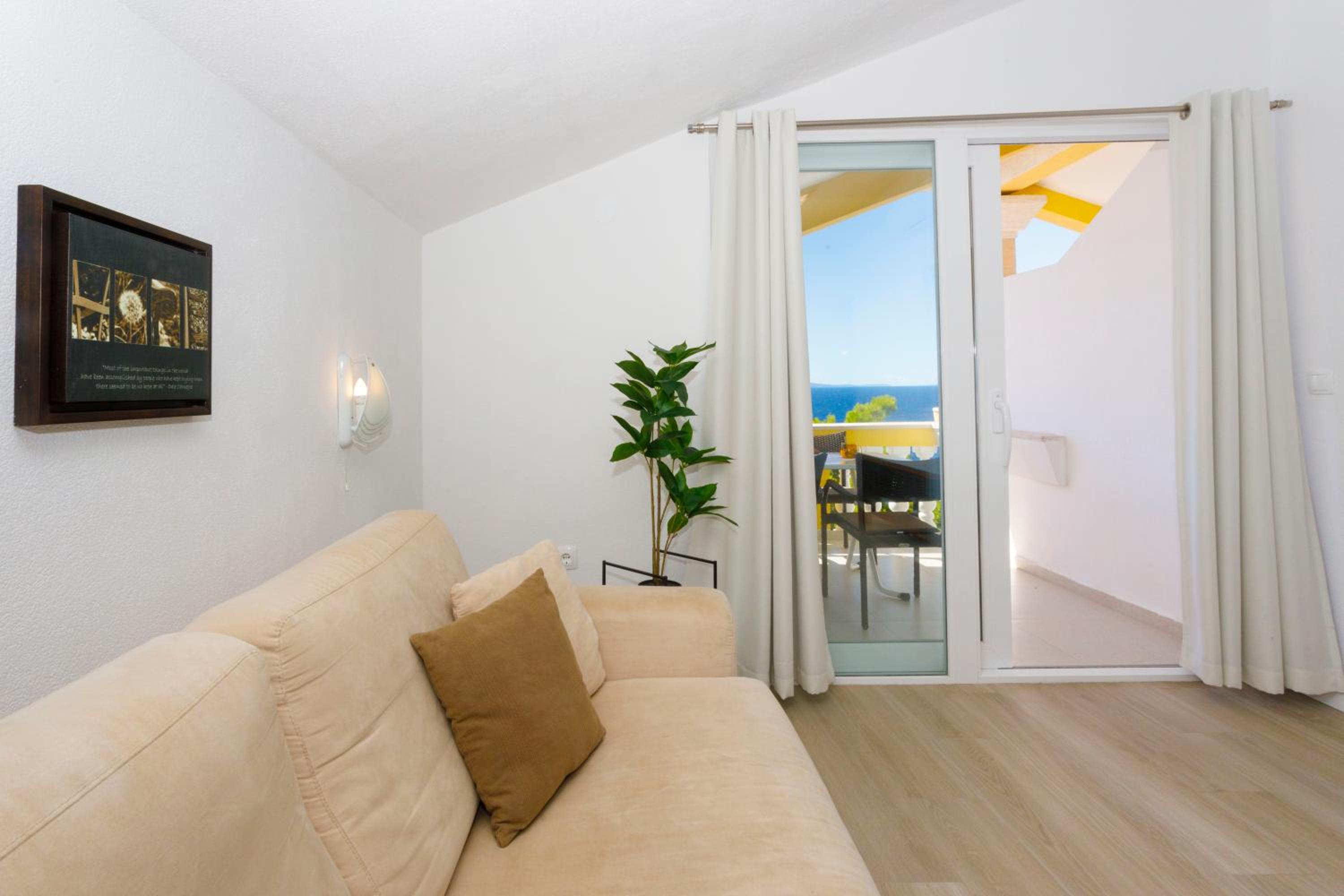 Apartments Beach Side Brela