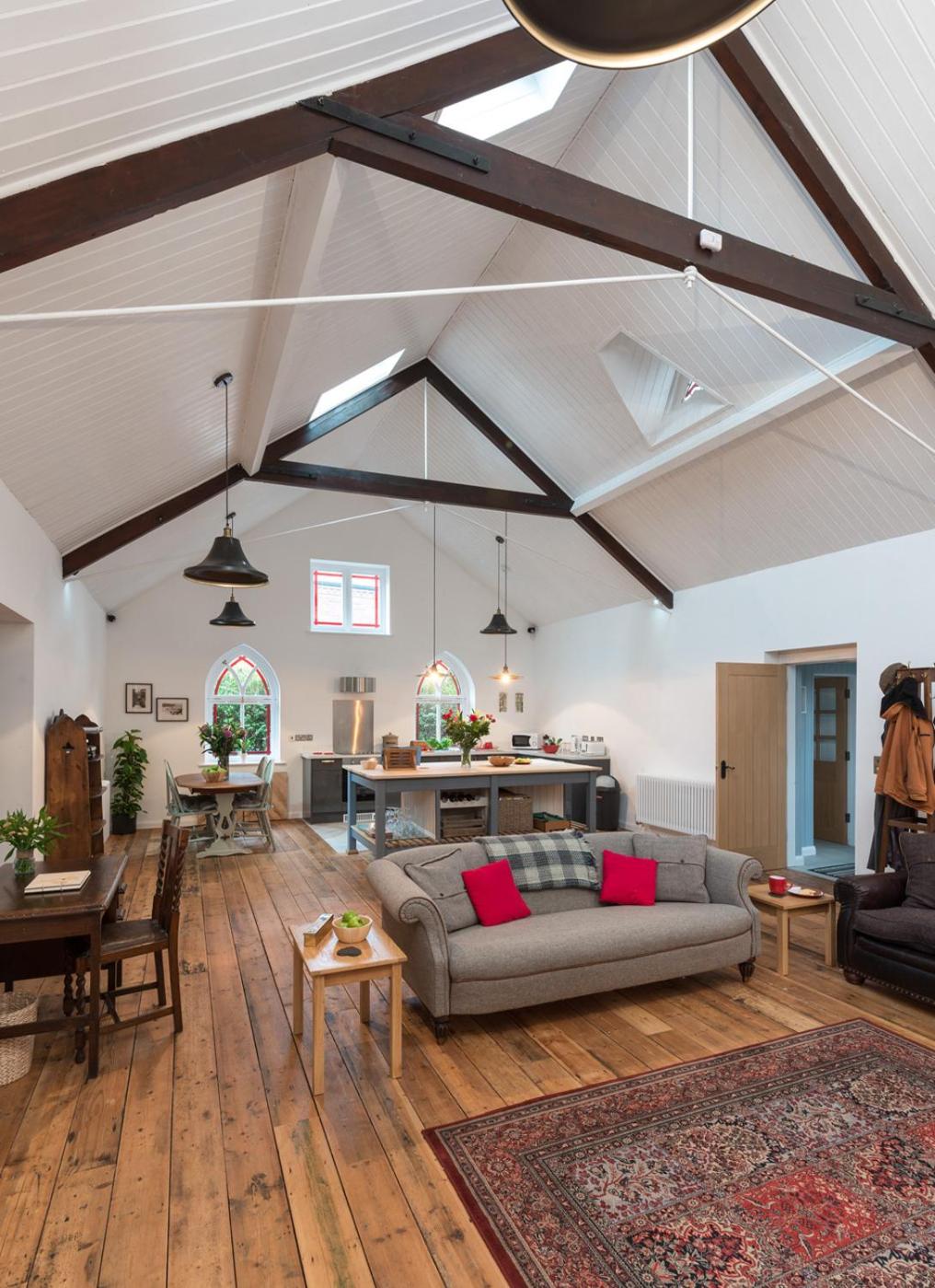 CHESTER'S ONLY TIN CHAPEL - UNIQUE, SPACIOUS 2 BEDROOMS, GARDEN AND FREE PARKING view 2