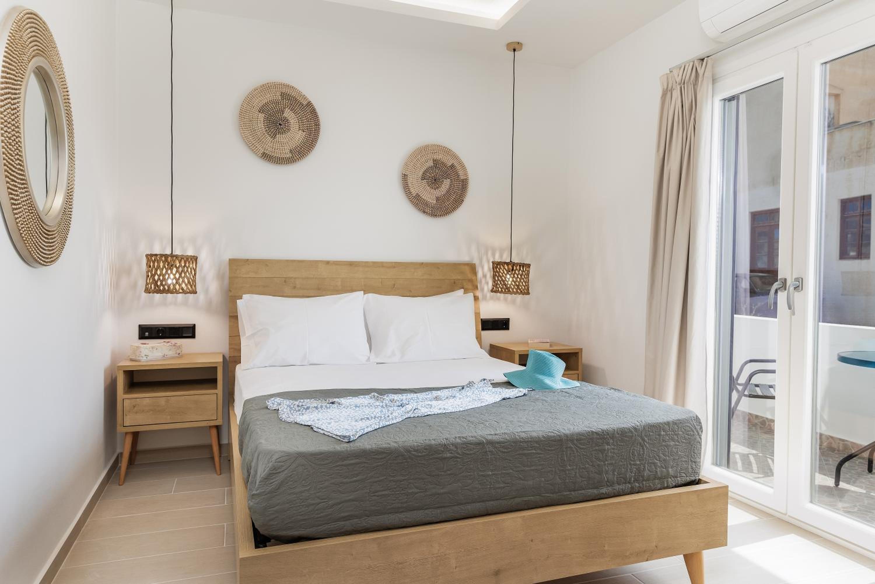 George's Apartments photo 4