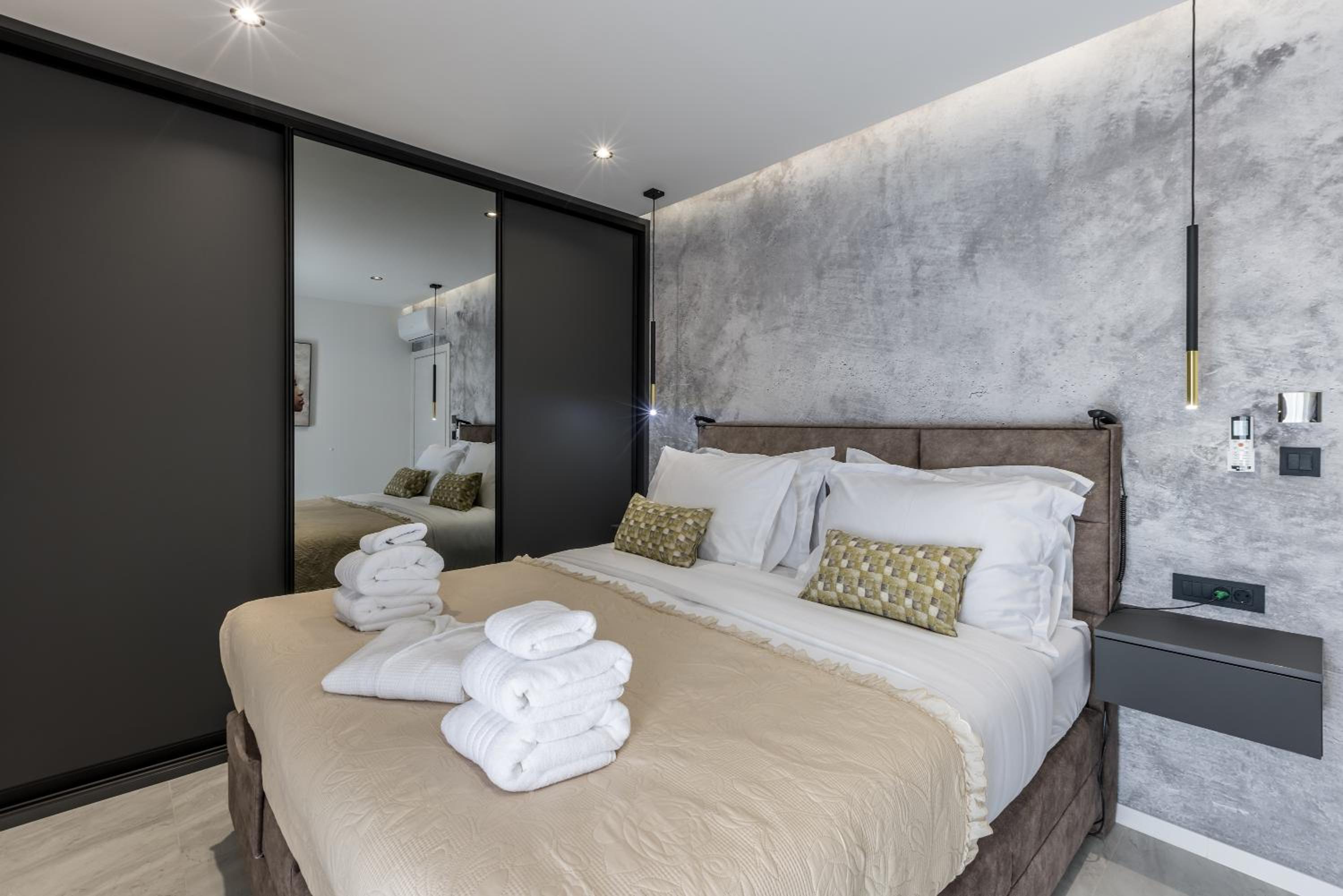Villa ToDo with heated pool and jacuzzi