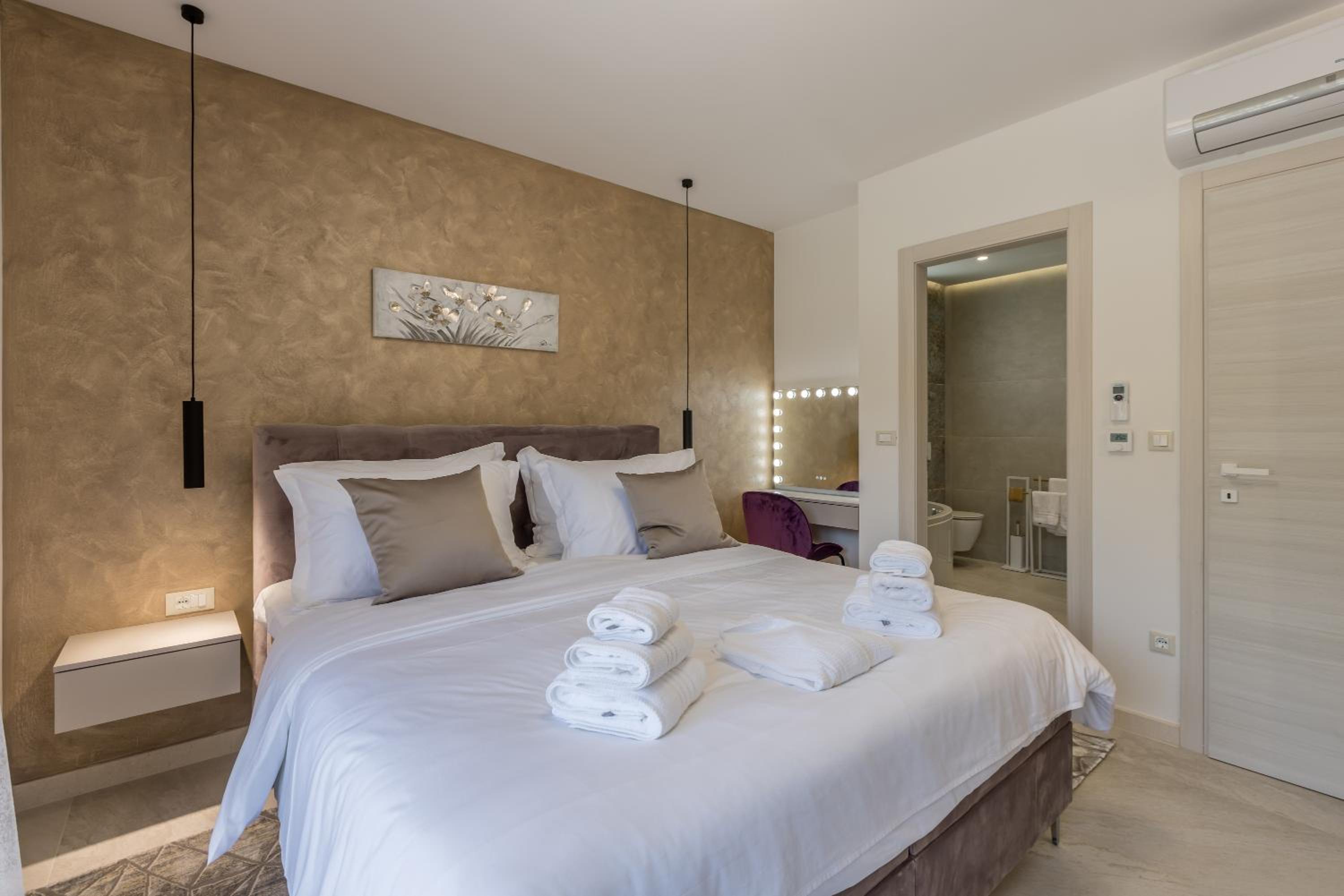 Villa ToDo with heated pool and jacuzzi