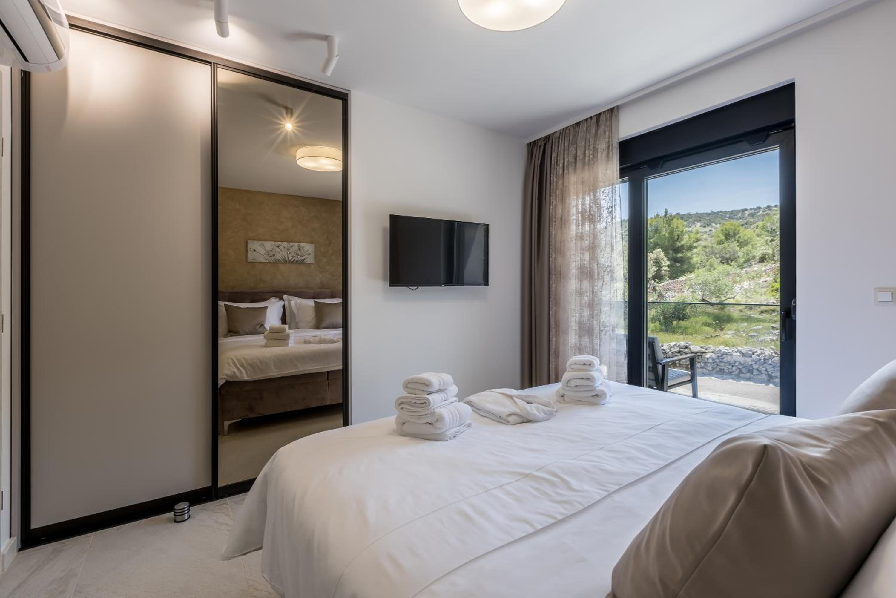 Villa ToDo with heated pool and jacuzzi