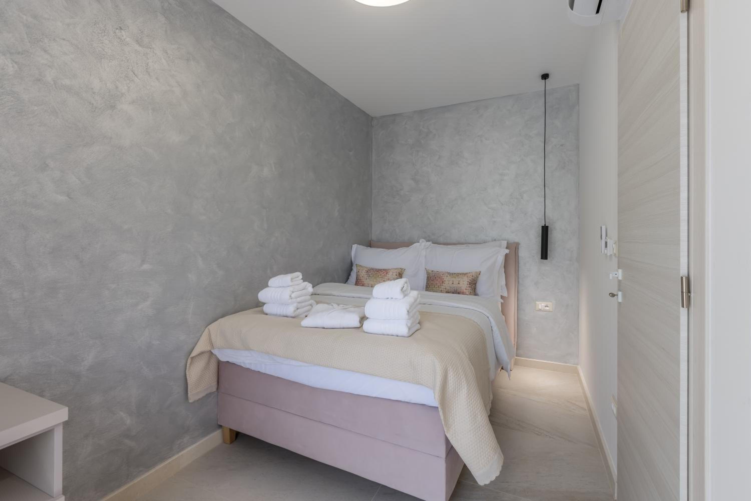 Villa ToDo with heated pool and jacuzzi