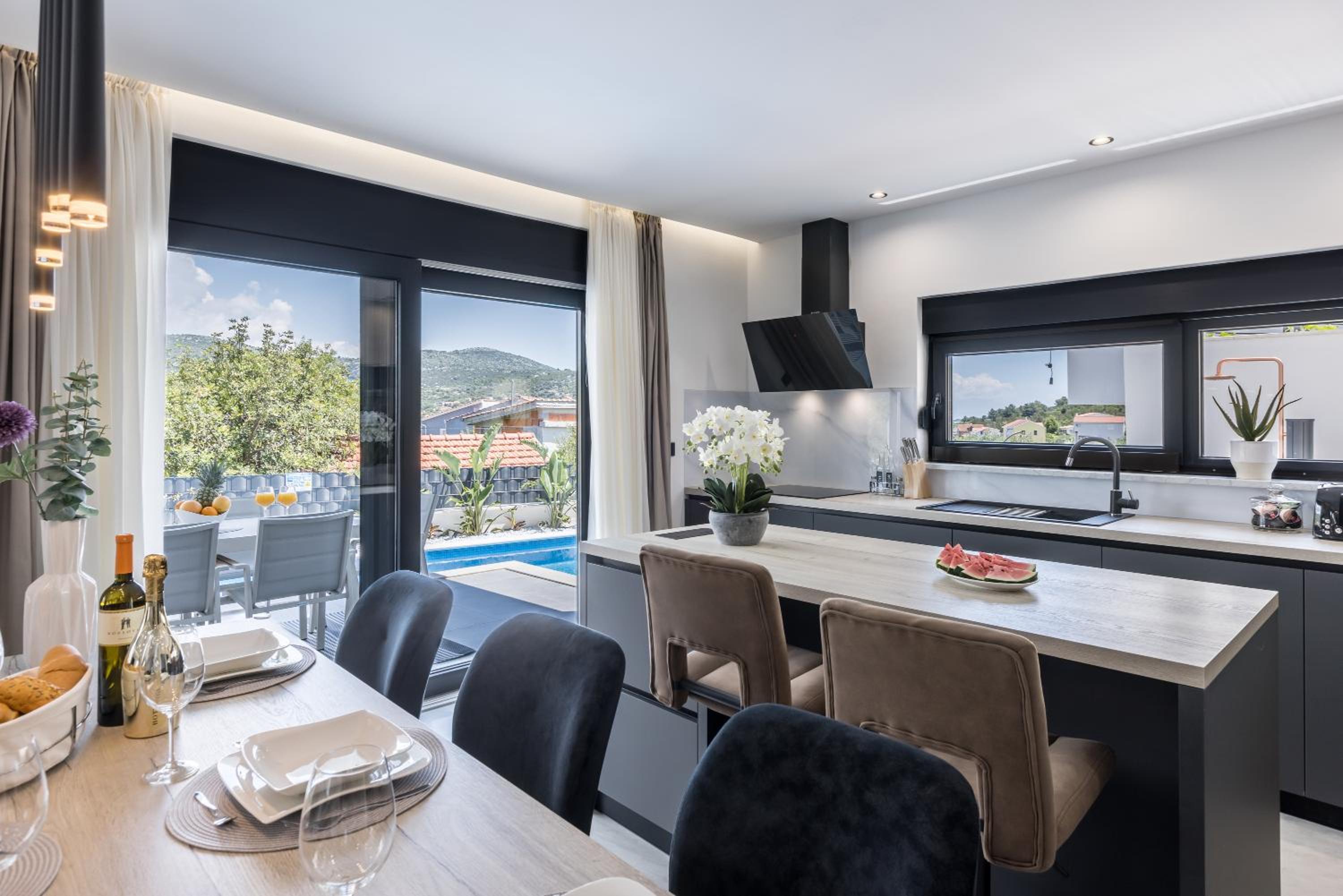 Villa ToDo with heated pool and jacuzzi