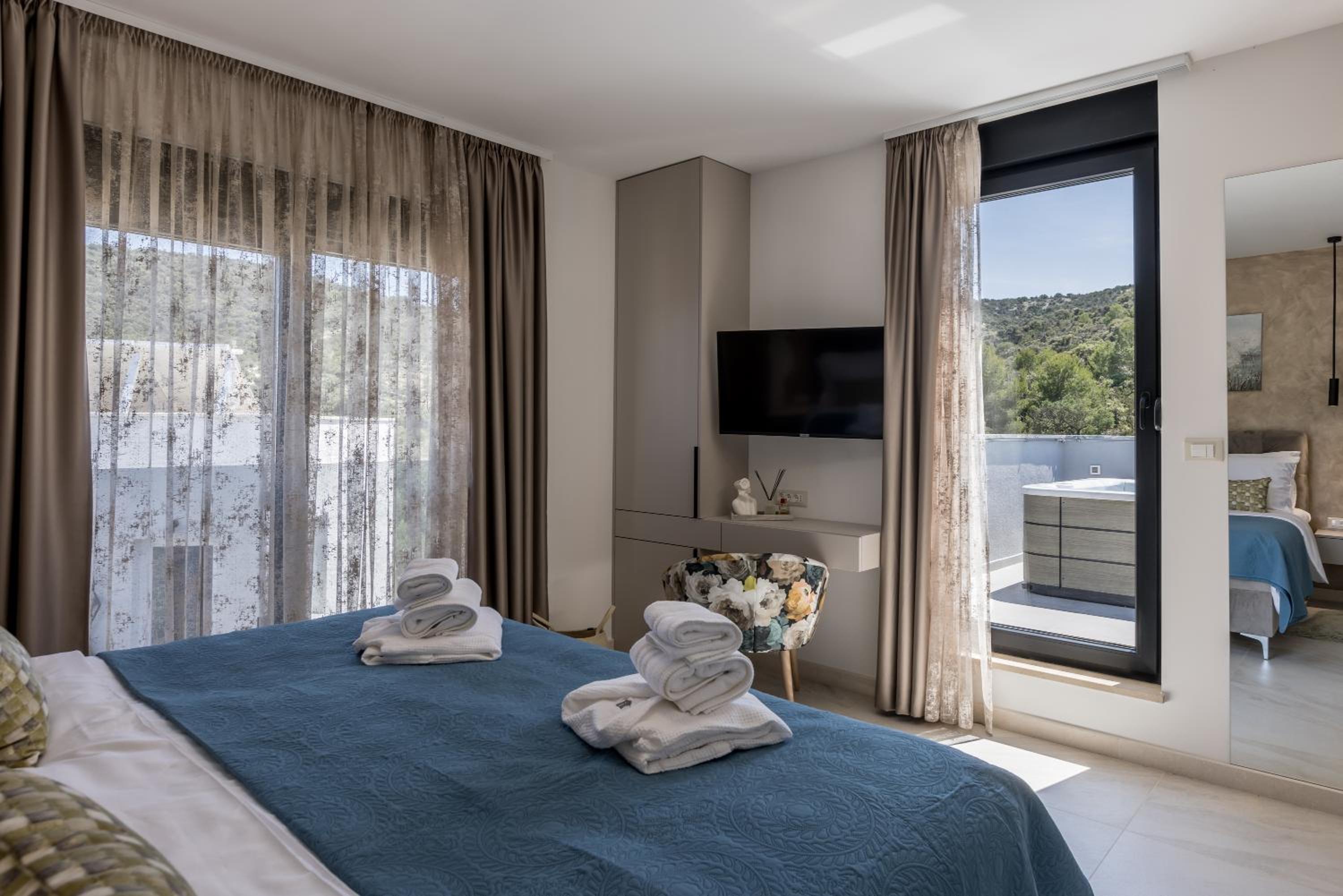Villa ToDo with heated pool and jacuzzi