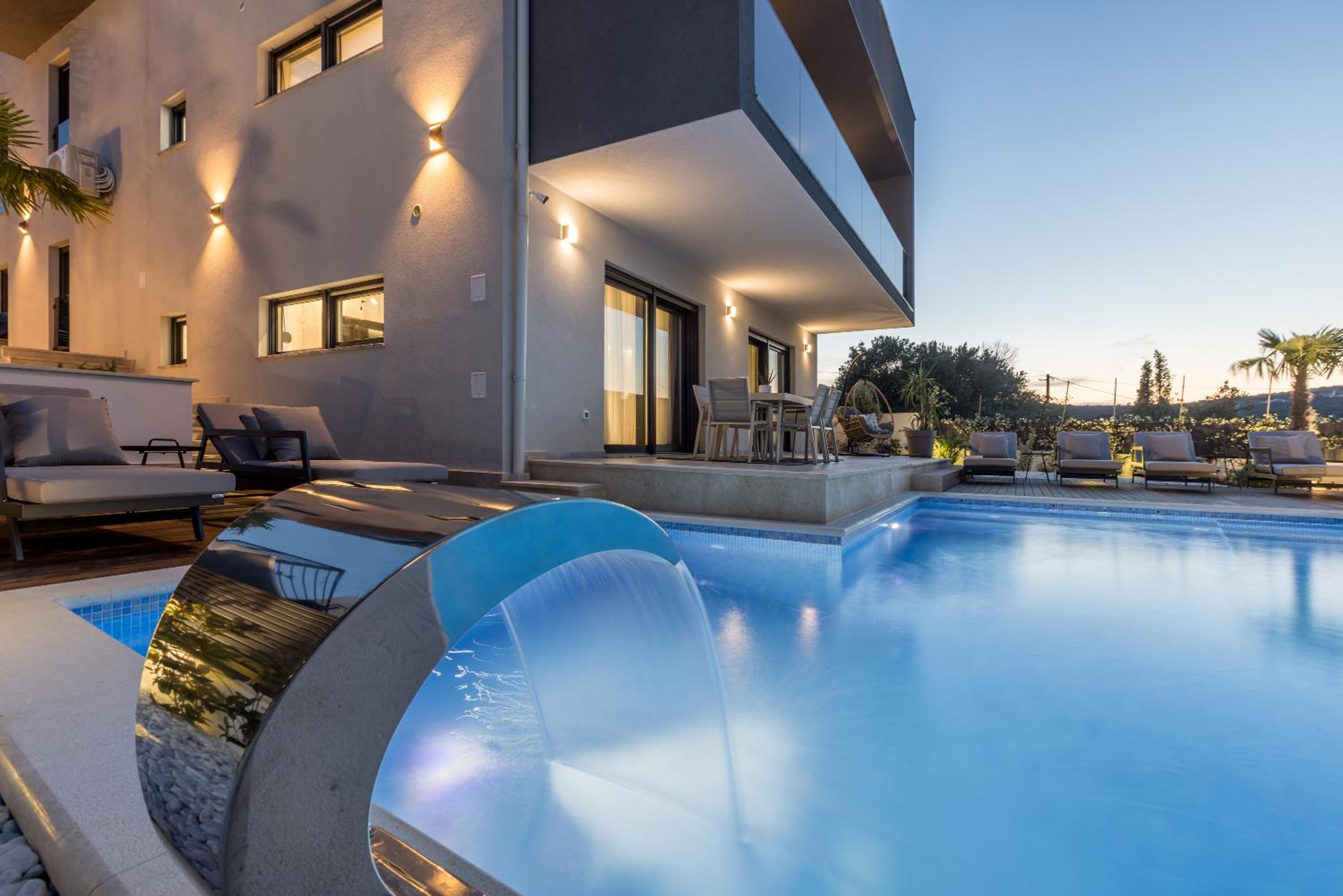 Villa ToDo with heated pool and jacuzzi