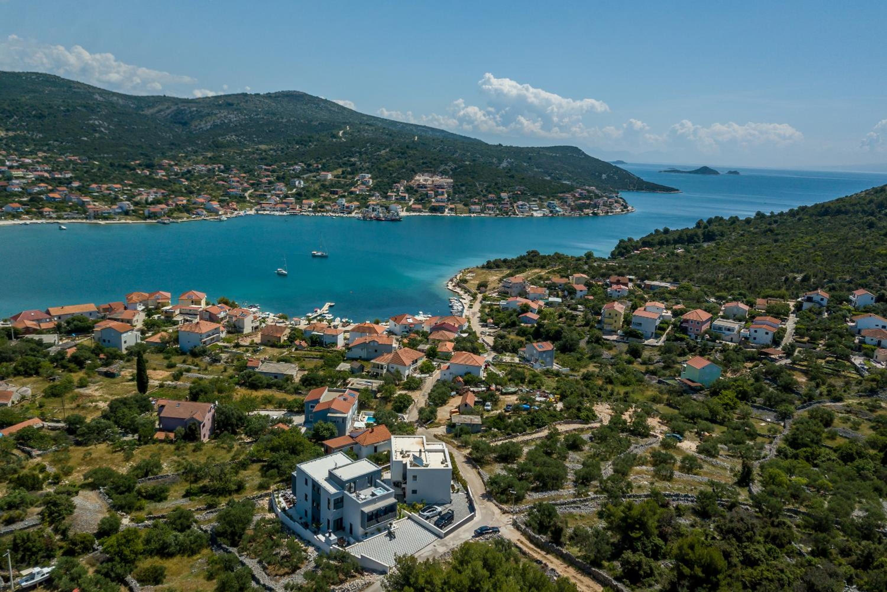 Villa ToDo with heated pool and jacuzzi