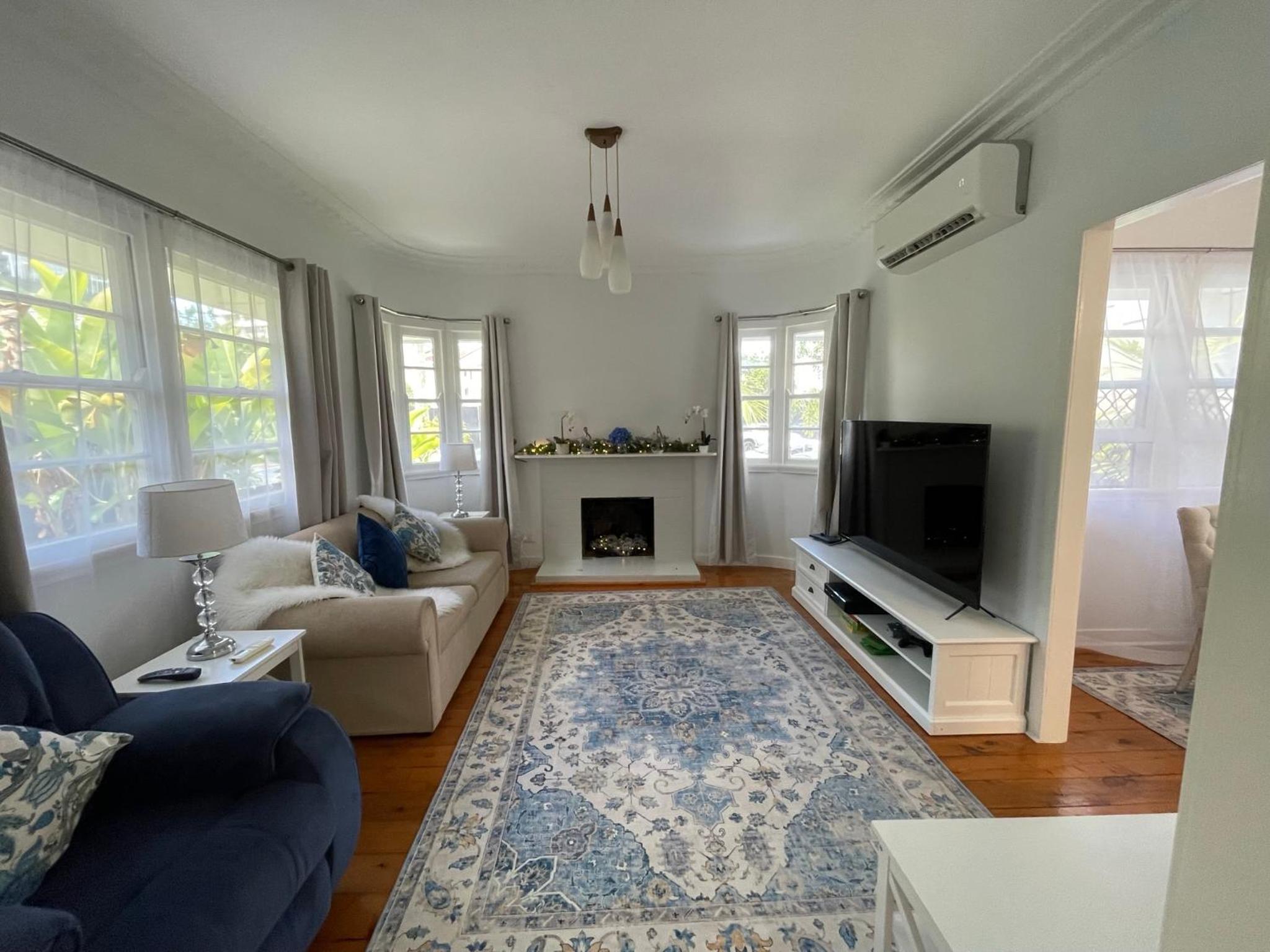 Beach House 100ms to Beach Freshly Renovated All New Appliances