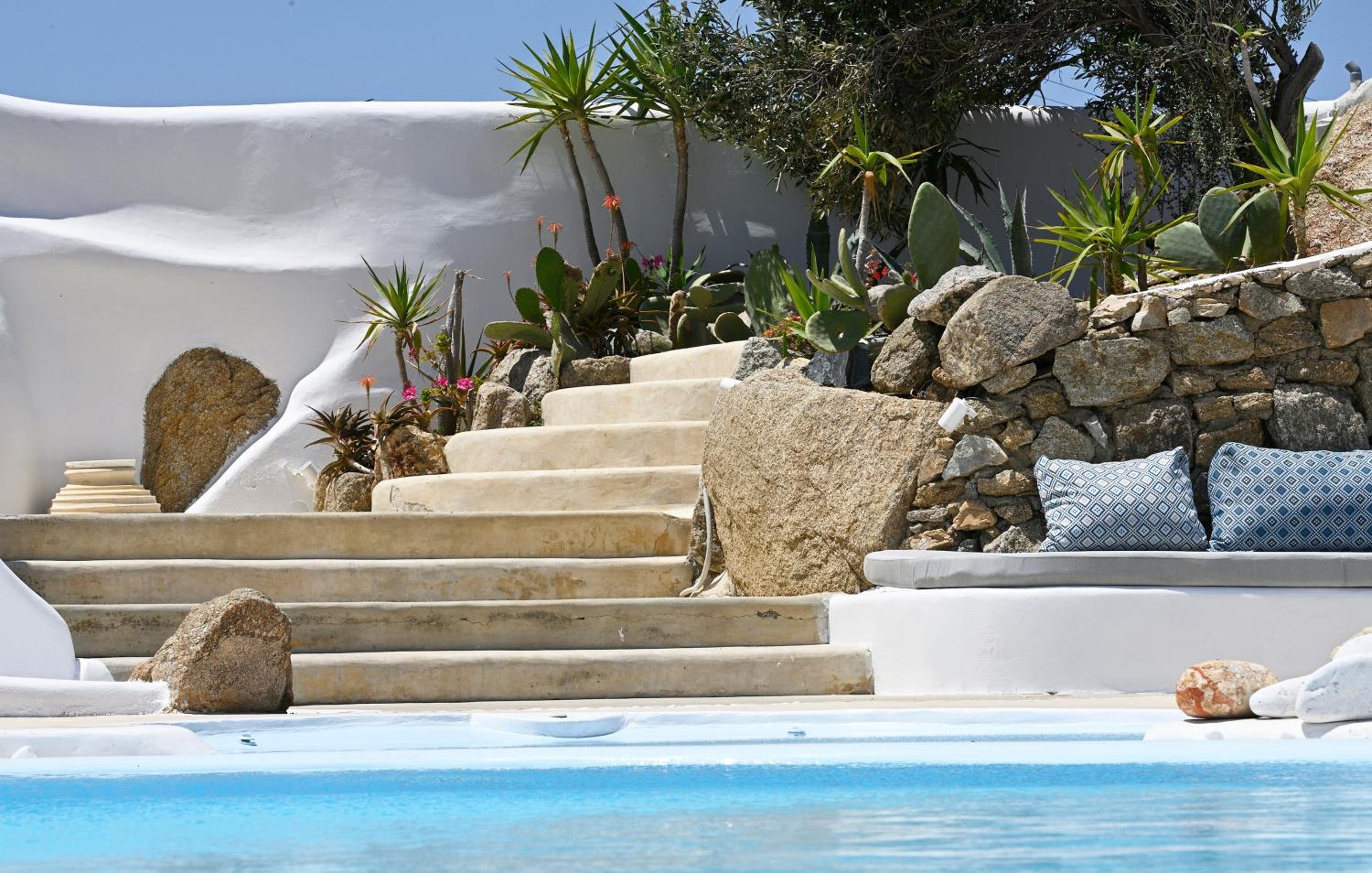 Charming villa in Platis Gialos with private pool view 3
