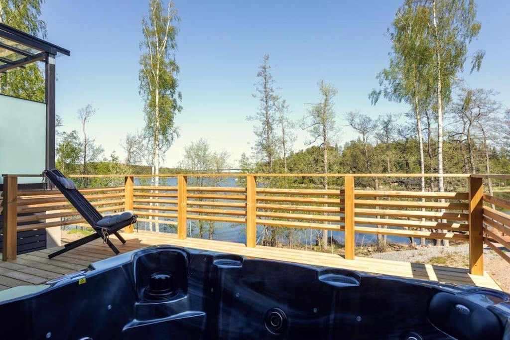 Villa Eslahti - Seafront/Jacuzzi