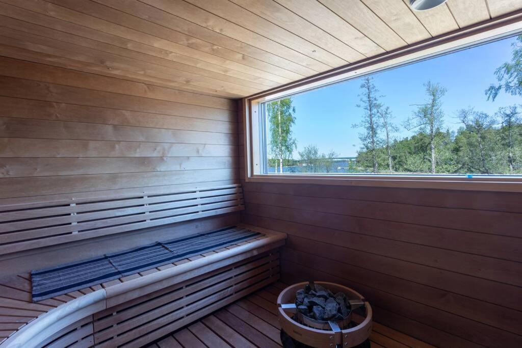 Villa Eslahti - Seafront/Jacuzzi