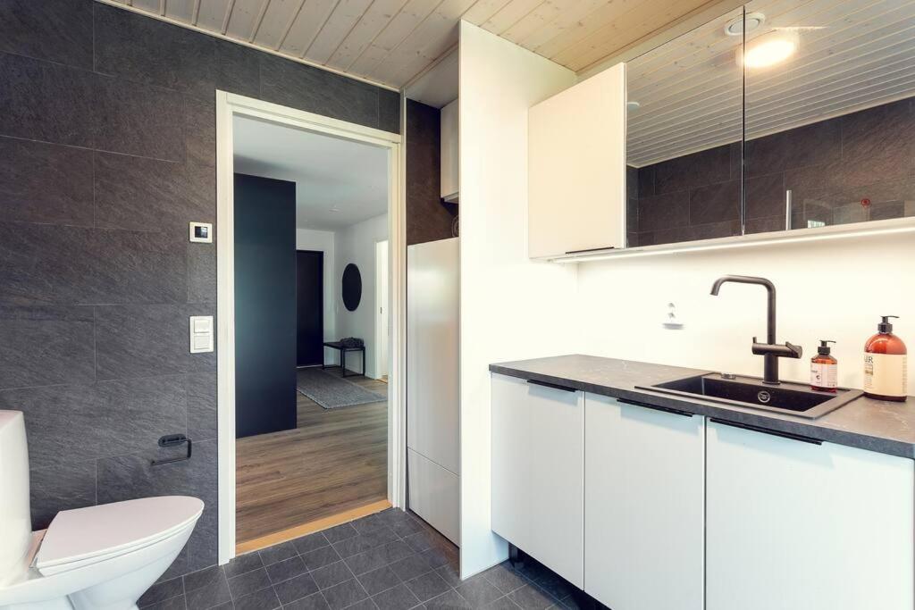 Villa Eslahti - Seafront/Jacuzzi