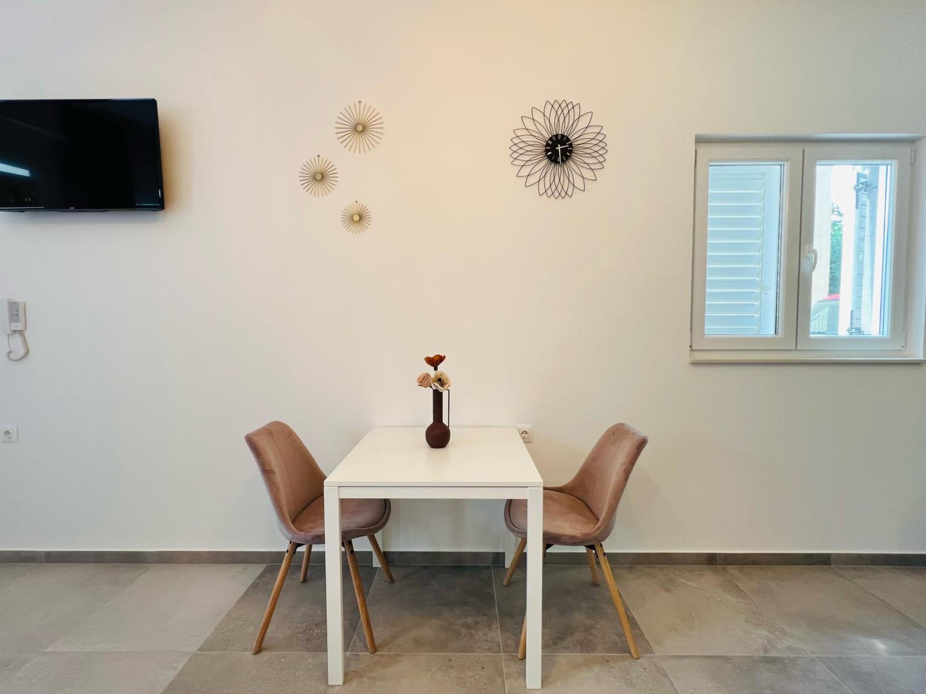 Apartmani AViS