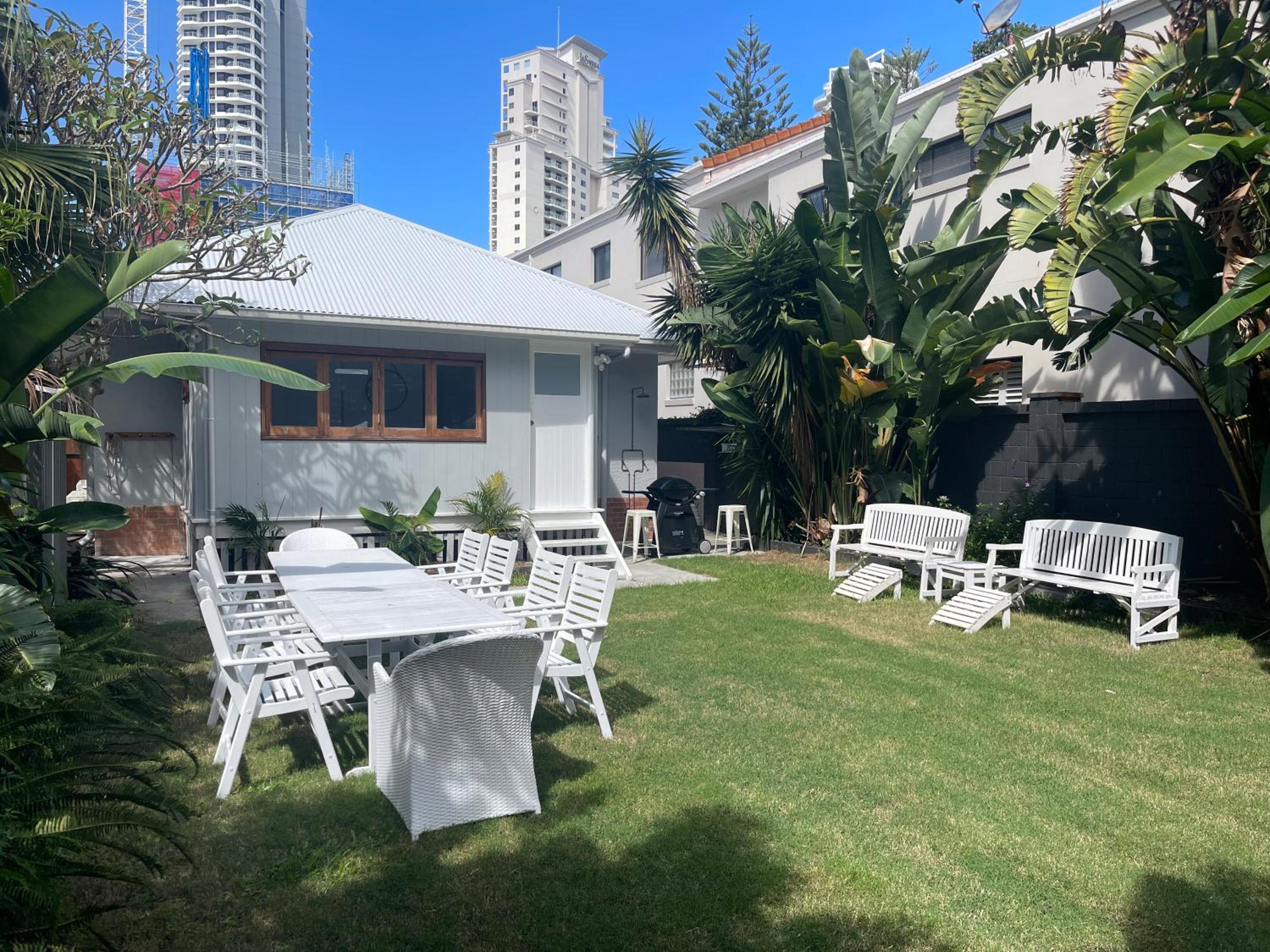 Beach House 100ms to Beach Freshly Renovated All New Appliances