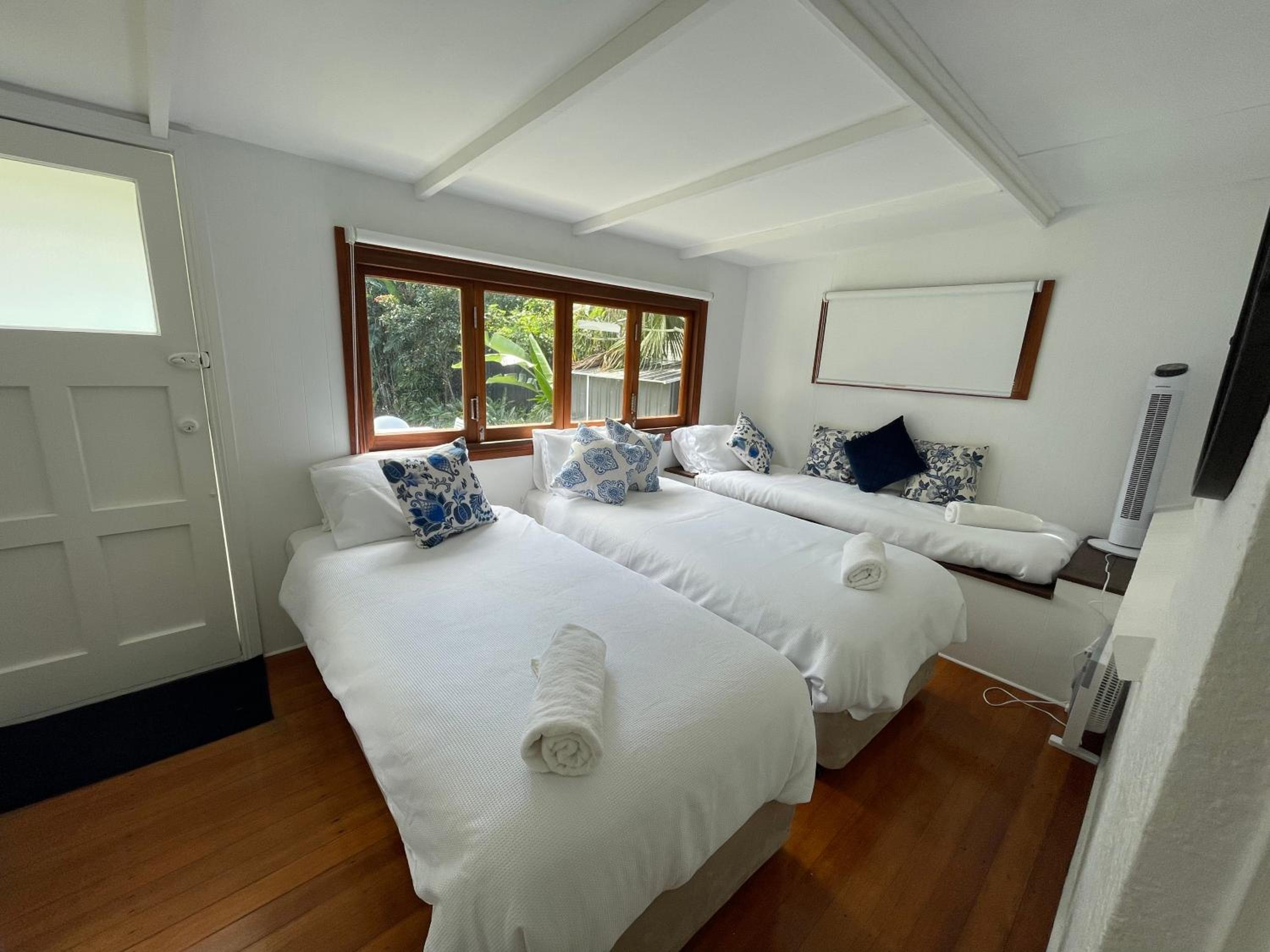 Beach House 100ms to Beach Freshly Renovated All New Appliances