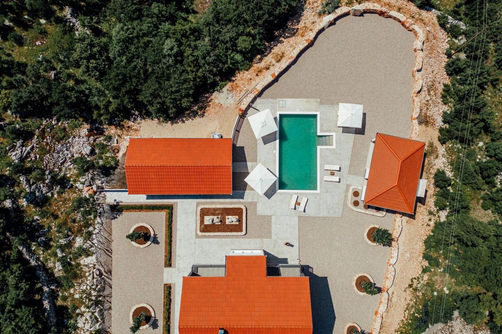 Vila Agape with a pool, football and tennis court