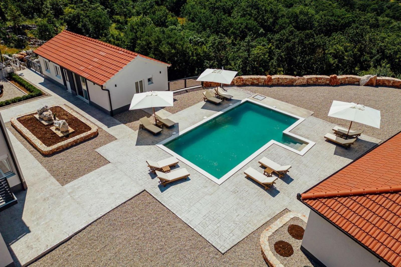Vila Agape with a pool, football and tennis court