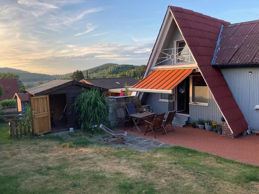 Behagliches Nurdachhaus im Ferienhausgebiet