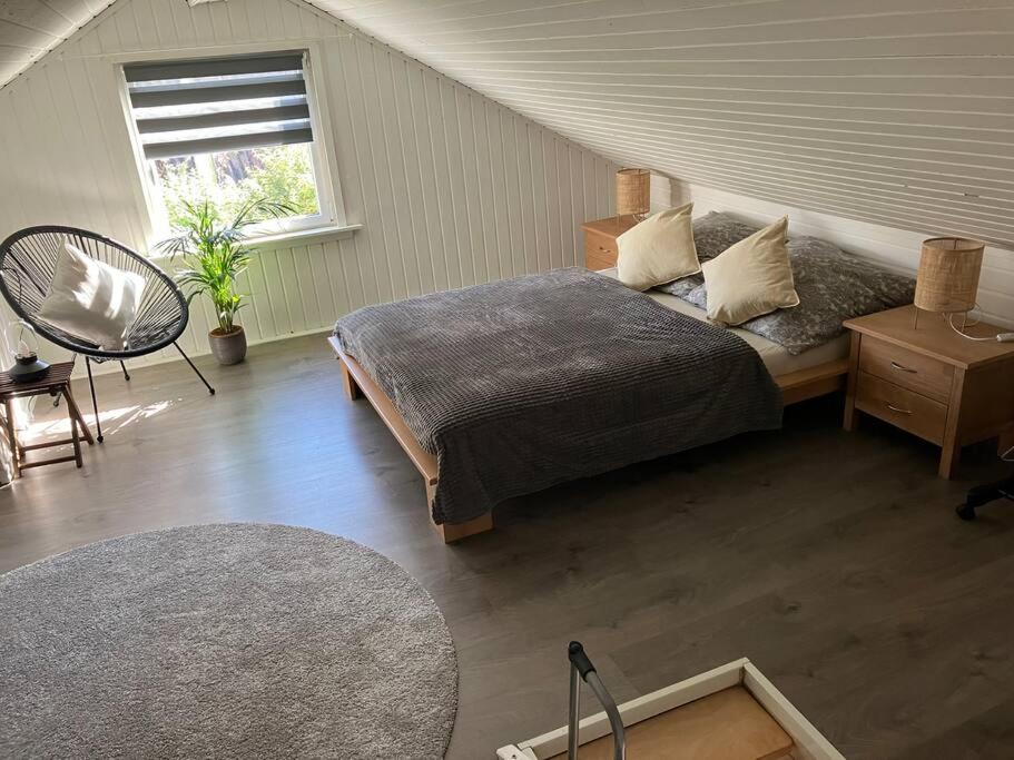 Behagliches Nurdachhaus im Ferienhausgebiet