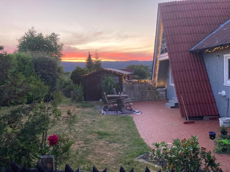 Behagliches Nurdachhaus im Ferienhausgebiet