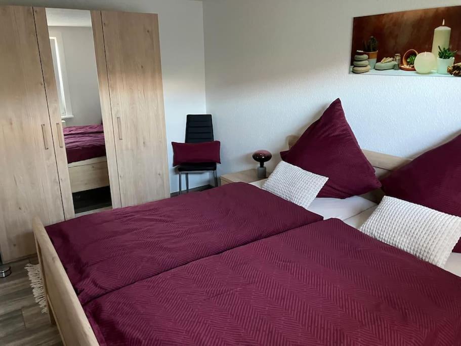 Behagliches Nurdachhaus im Ferienhausgebiet