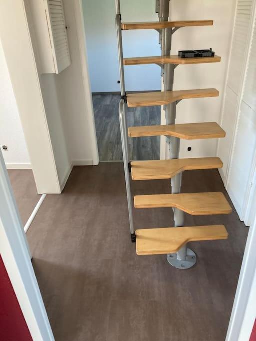 Behagliches Nurdachhaus im Ferienhausgebiet