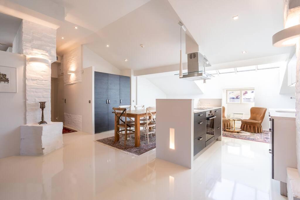Stunning Huvilakatu Penthouse