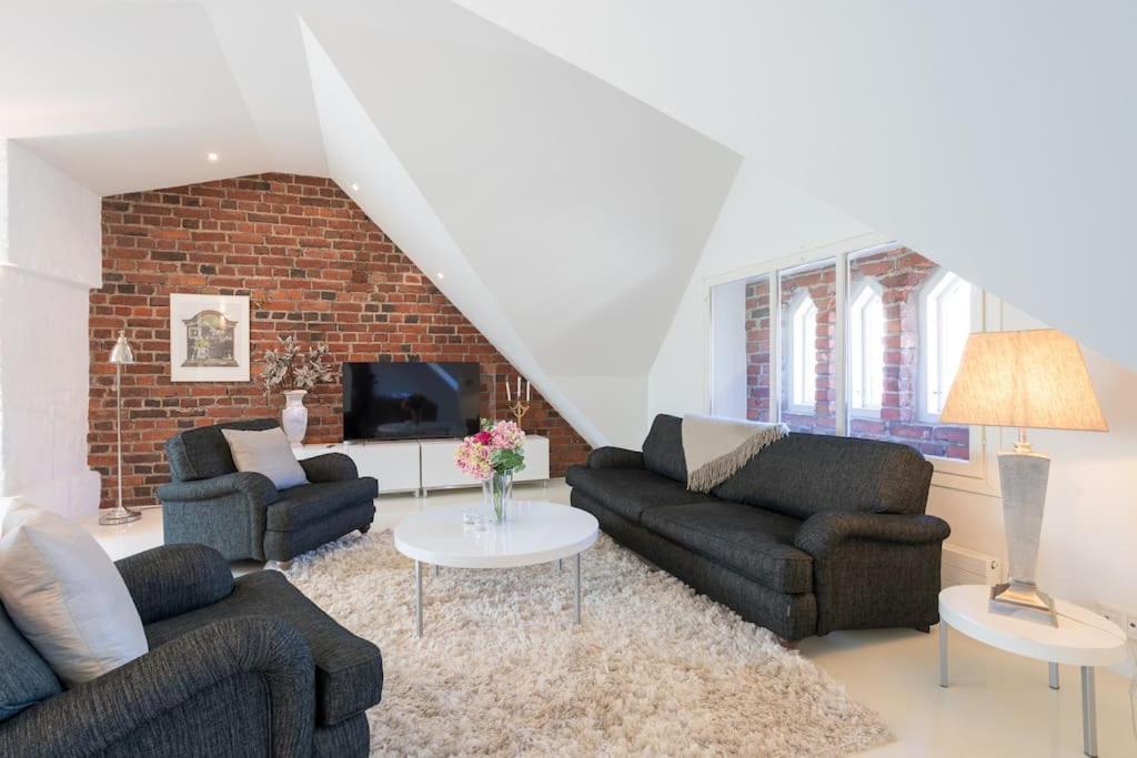 Stunning Huvilakatu Penthouse