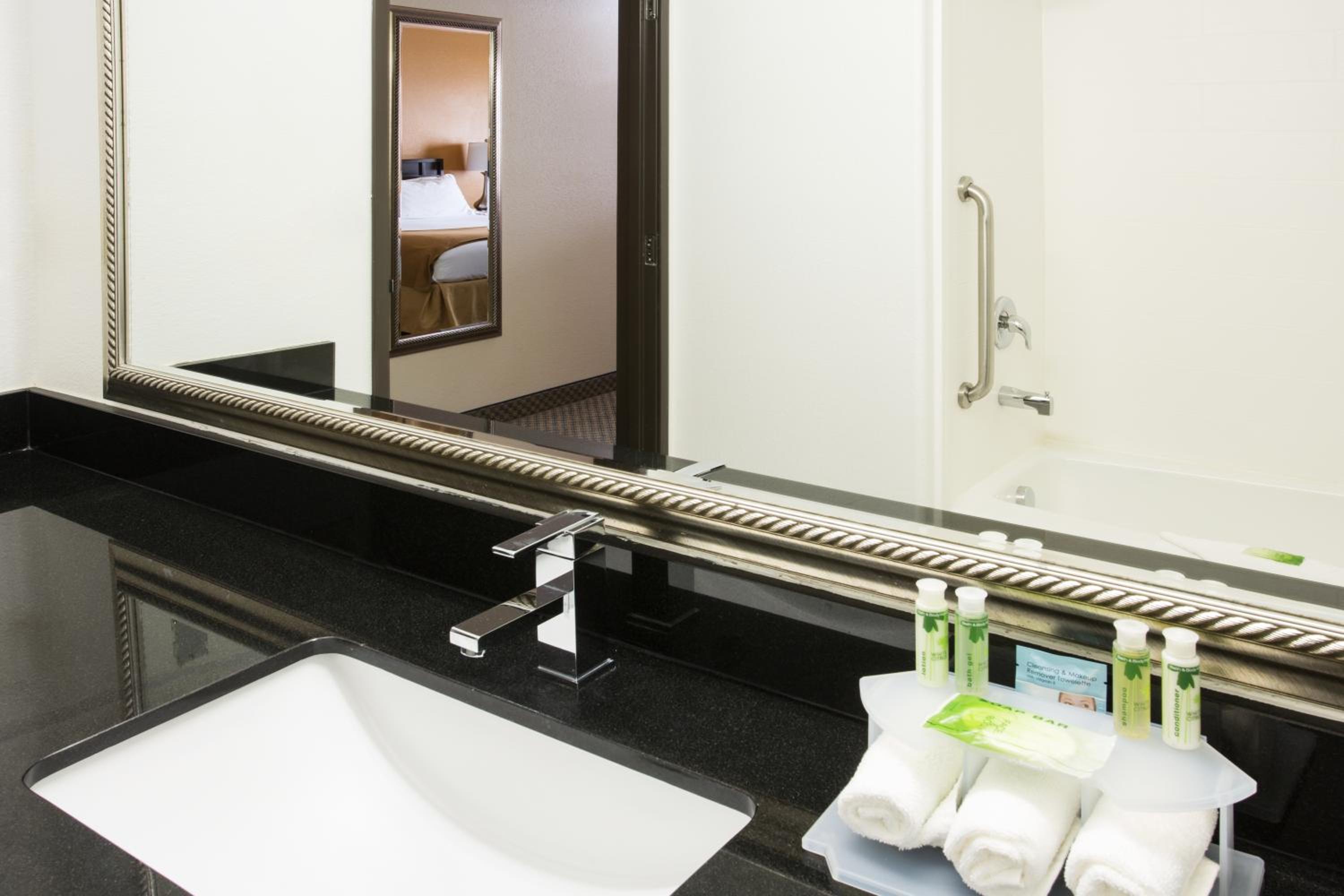 Pendleton Vacations - Holiday Inn Express Pendleton, an IHG Hotel - Property Image 5