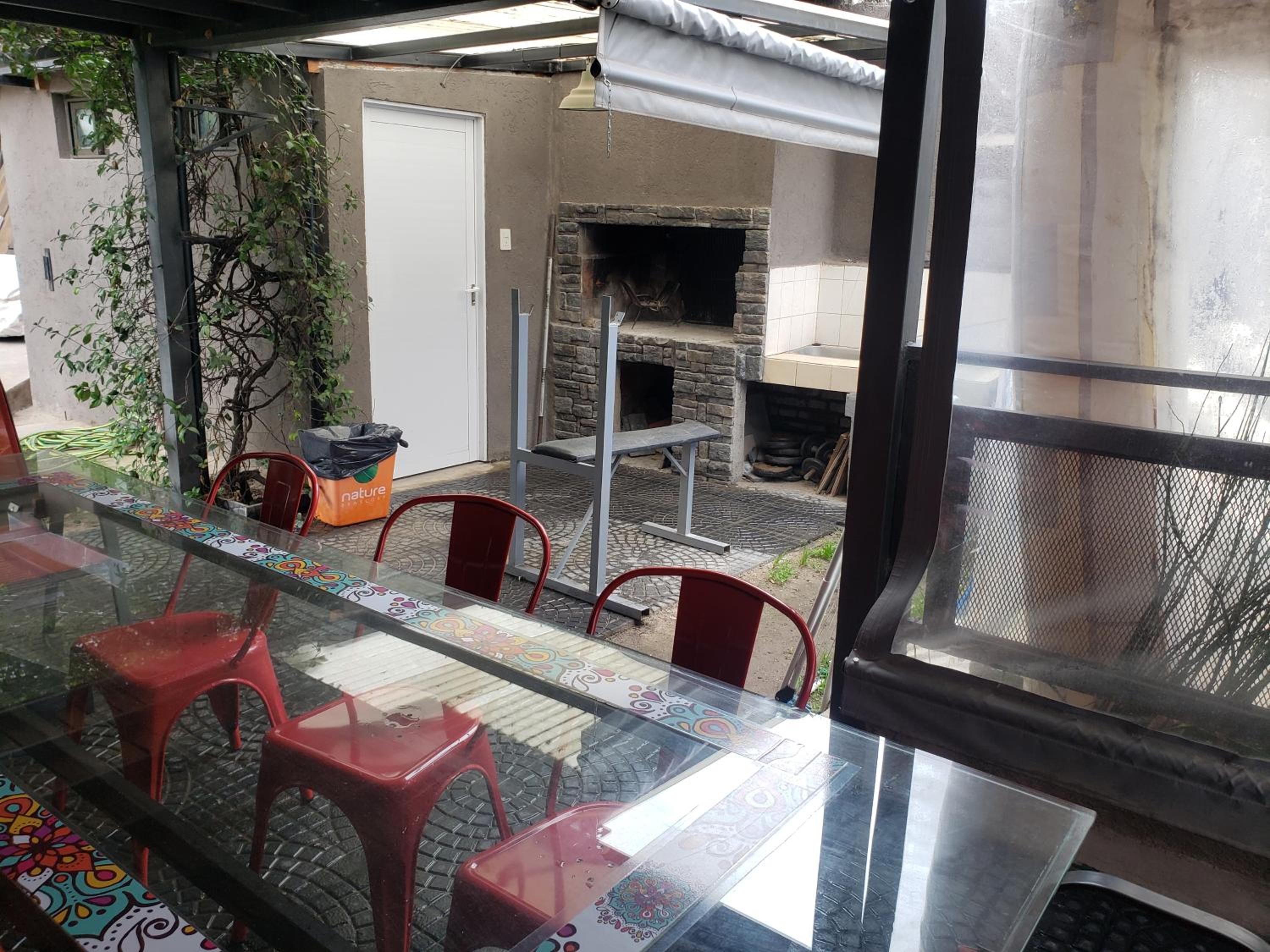 ViviSierras, Carlos Paz casa centro frente al lago, pileta climatizada, 4 dormitorios, 3 baños, quincho