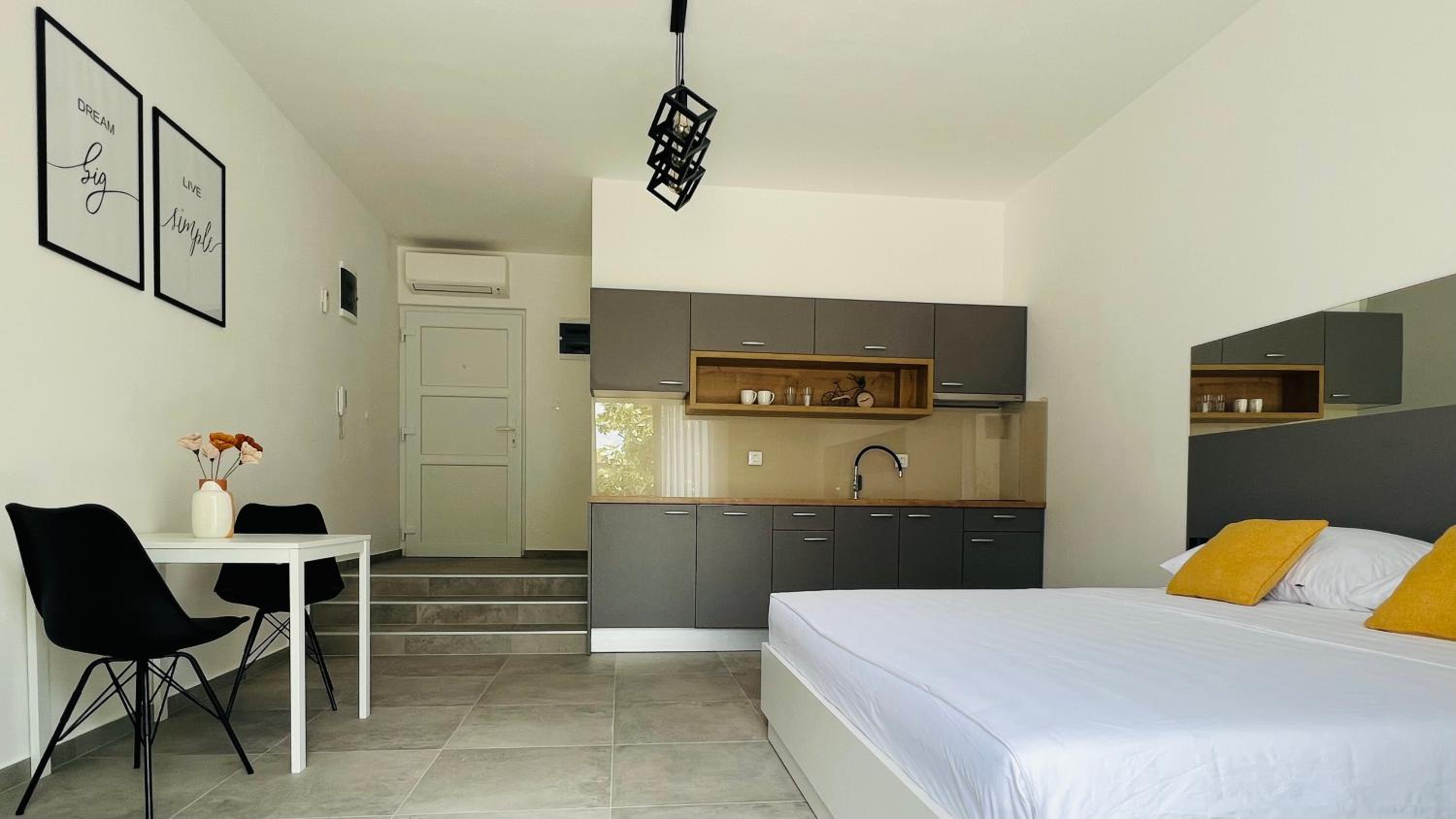 Apartmani AViS