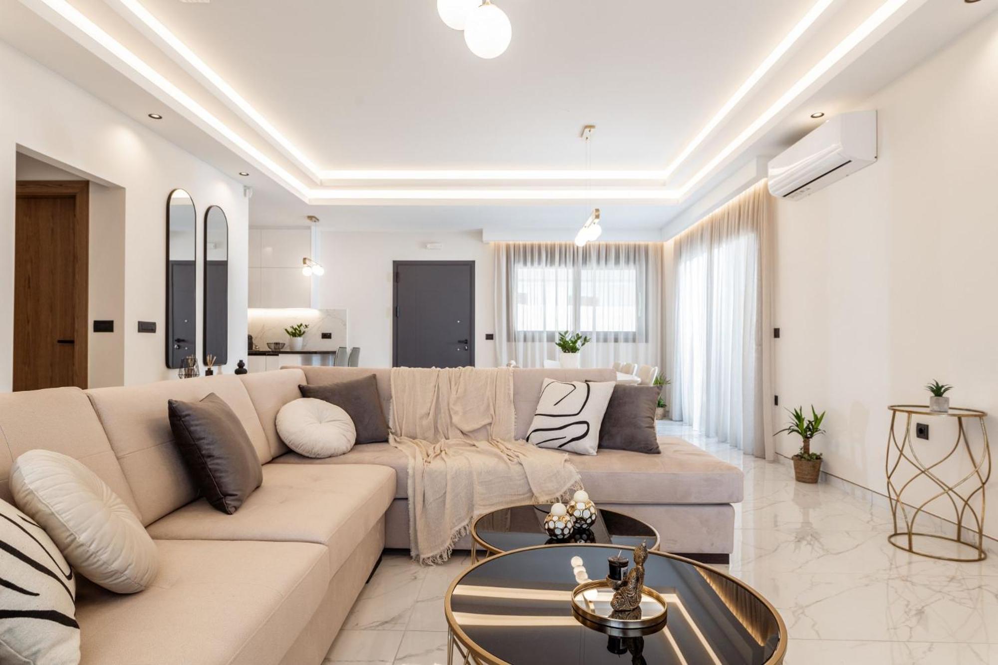 Villa Roselia - Luxury Escape with Magnificent Views, by ZanteWize