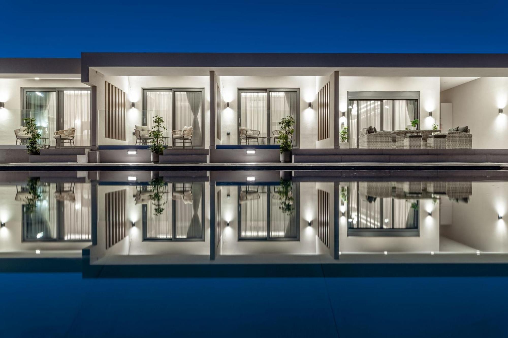Villa Roselia - Luxury Escape with Magnificent Views, by ZanteWize